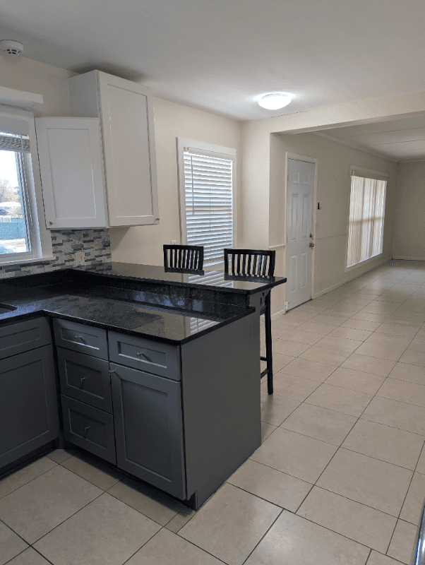 Lake Park House: 305 3rd st