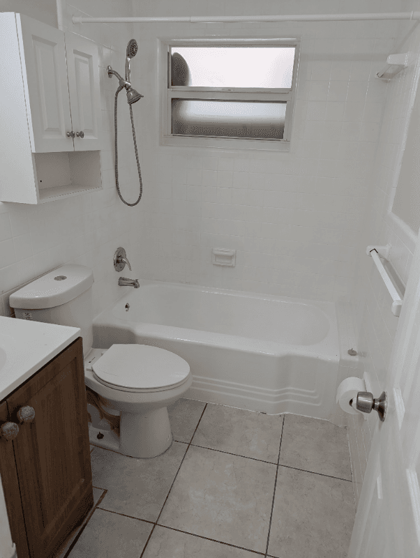 Lake Park House: 305 3rd st