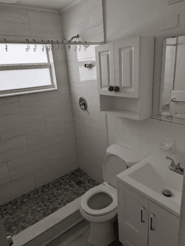Lake Park House: 305 3rd st