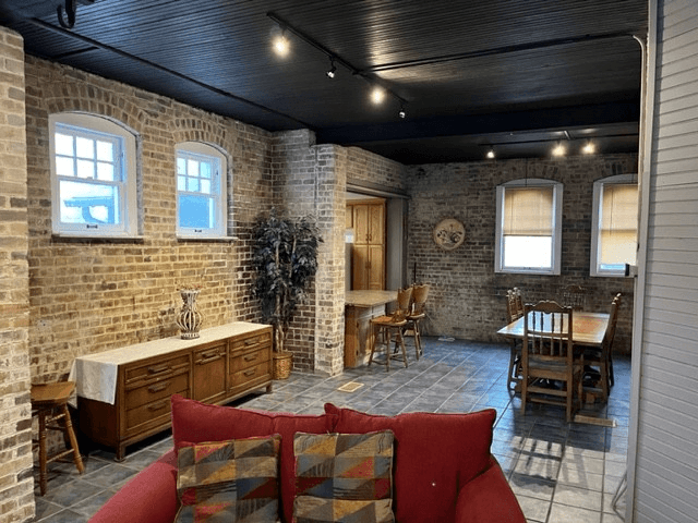 Danville House: 415 1/2 N. Gilbert Street