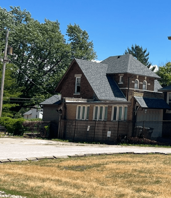 Danville House: 415 1/2 N. Gilbert Street