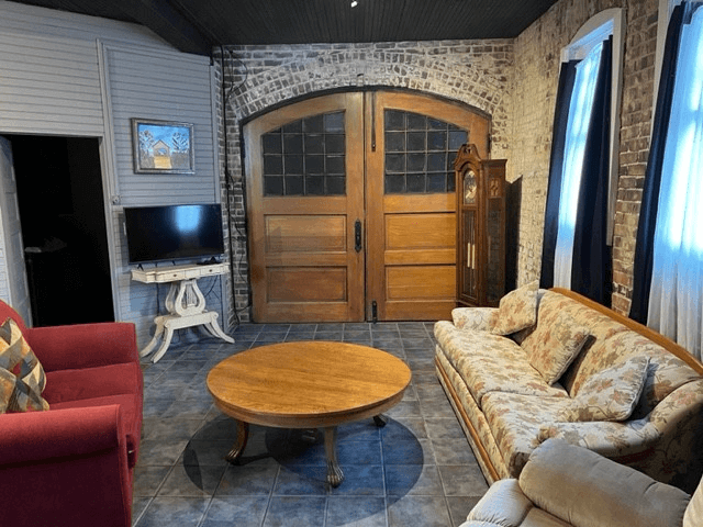 Danville House: 415 1/2 N. Gilbert Street