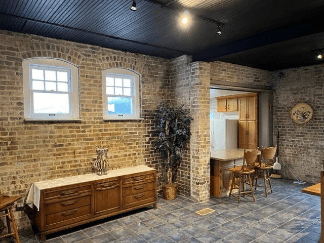 Danville House: 415 1/2 N. Gilbert Street