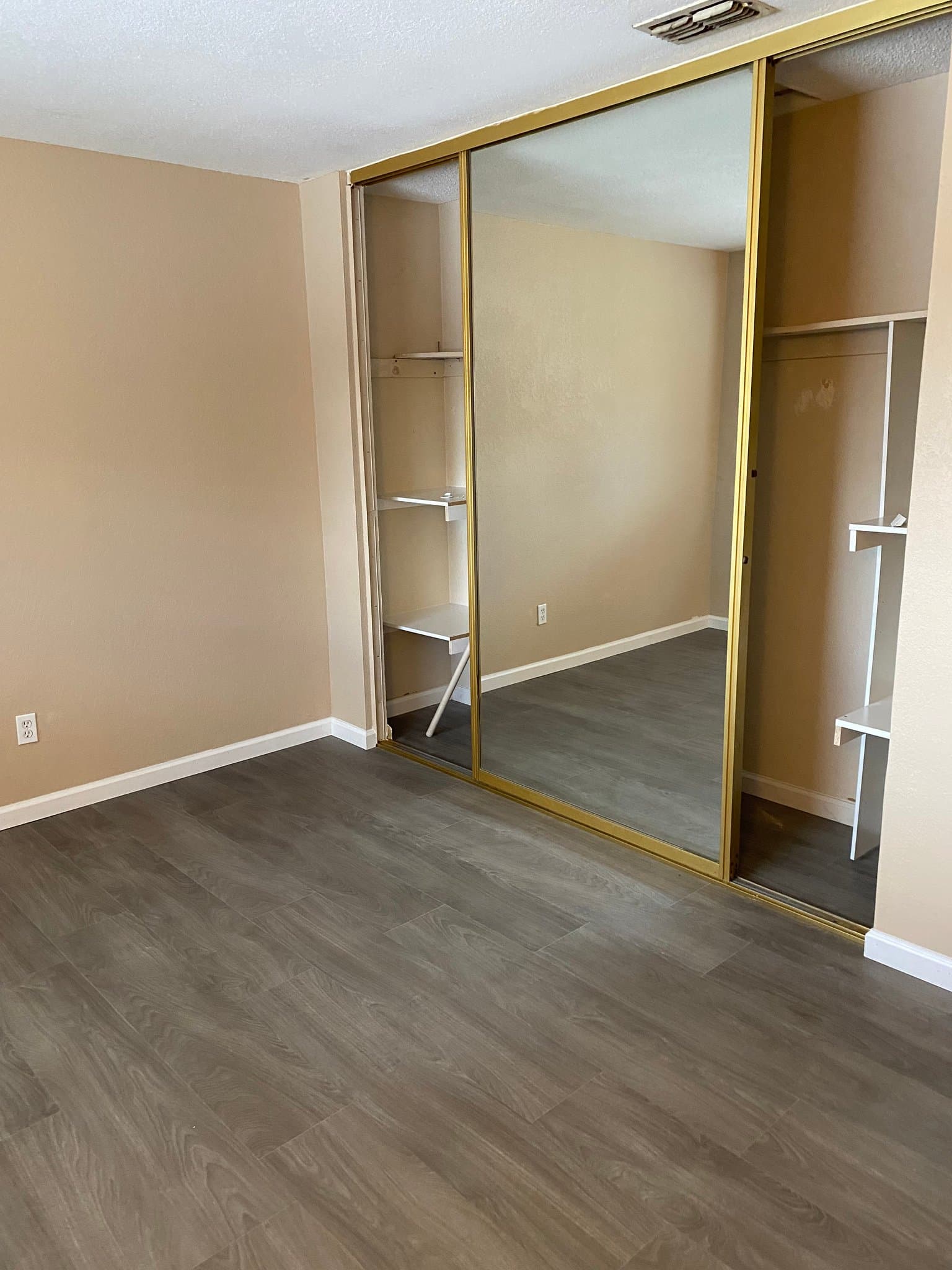 Sacramento House: 5811 Hillsdale Blvd