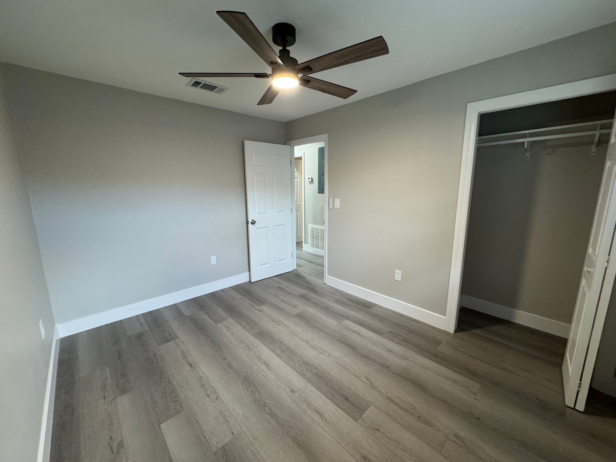 Kissimmee House: 555 cadillac blvd