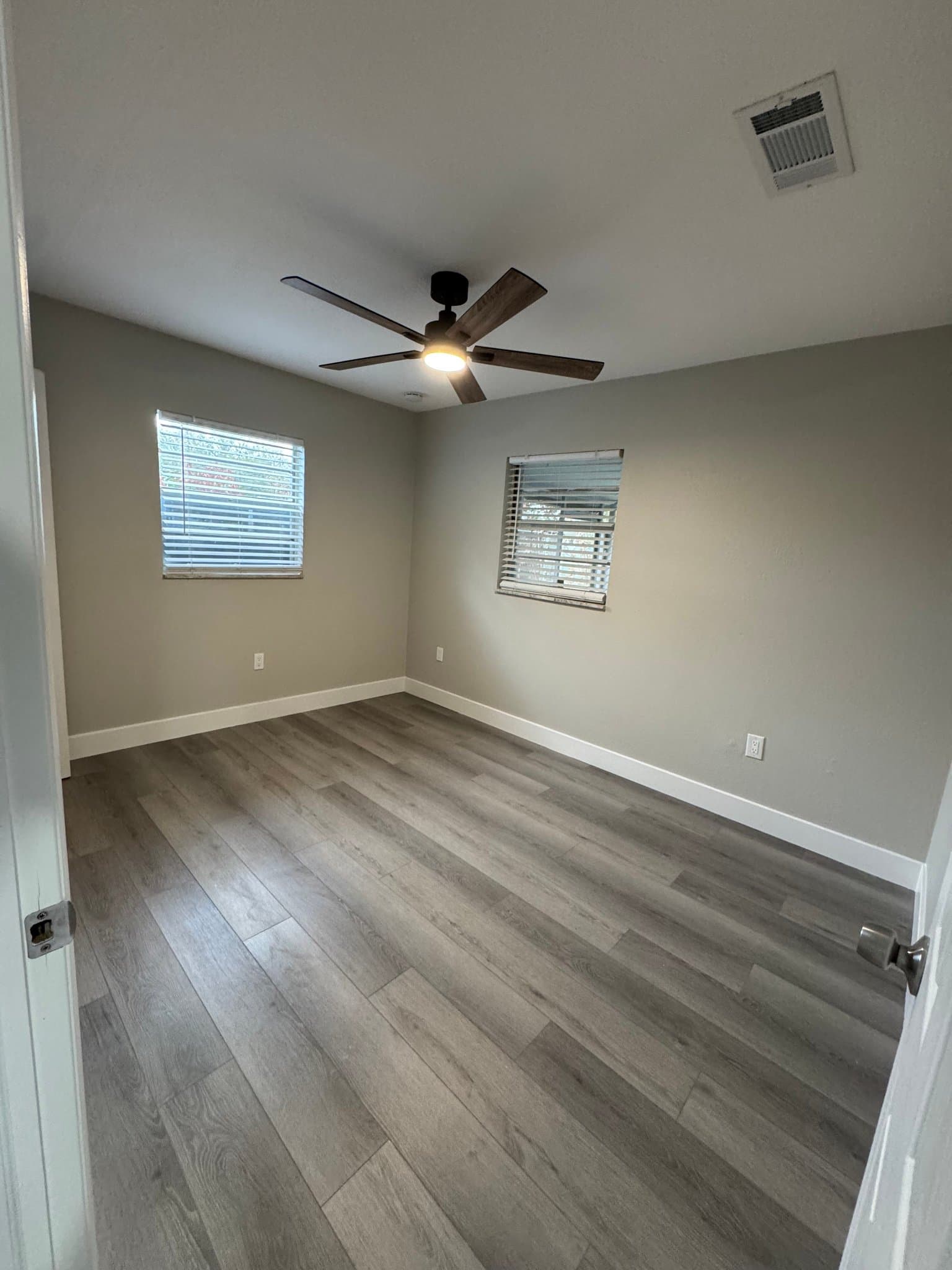 Kissimmee House: 555 cadillac blvd