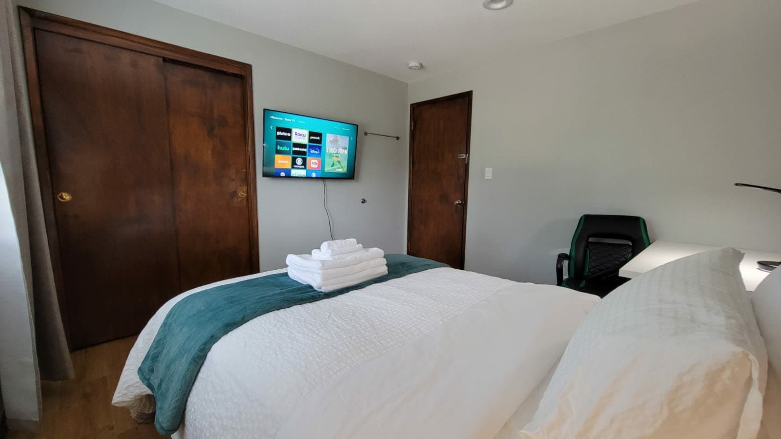 Shoreline Single Room: 1803 North 200th Street