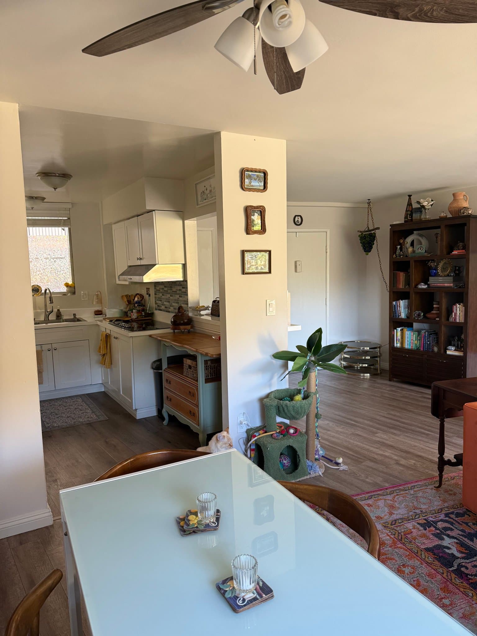 Los Angeles Apartment: 7100 Hillside Ave