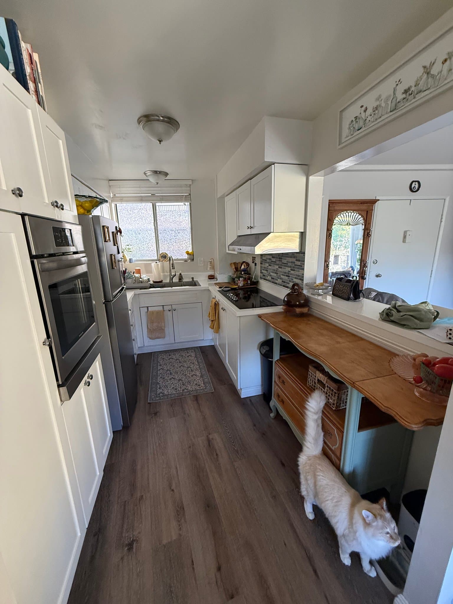 Los Angeles Apartment: 7100 Hillside Ave