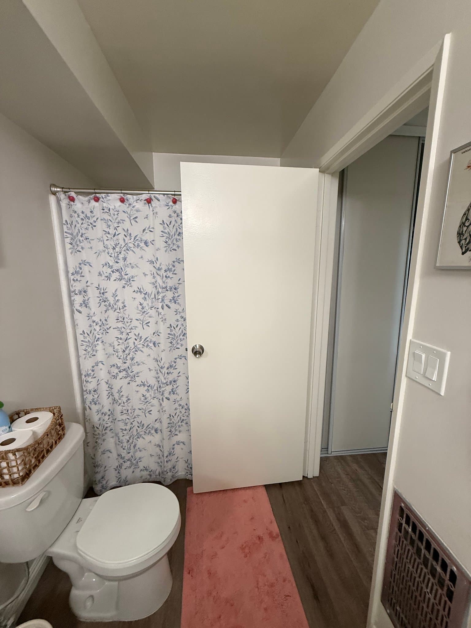 Los Angeles Apartment: 7100 Hillside Ave