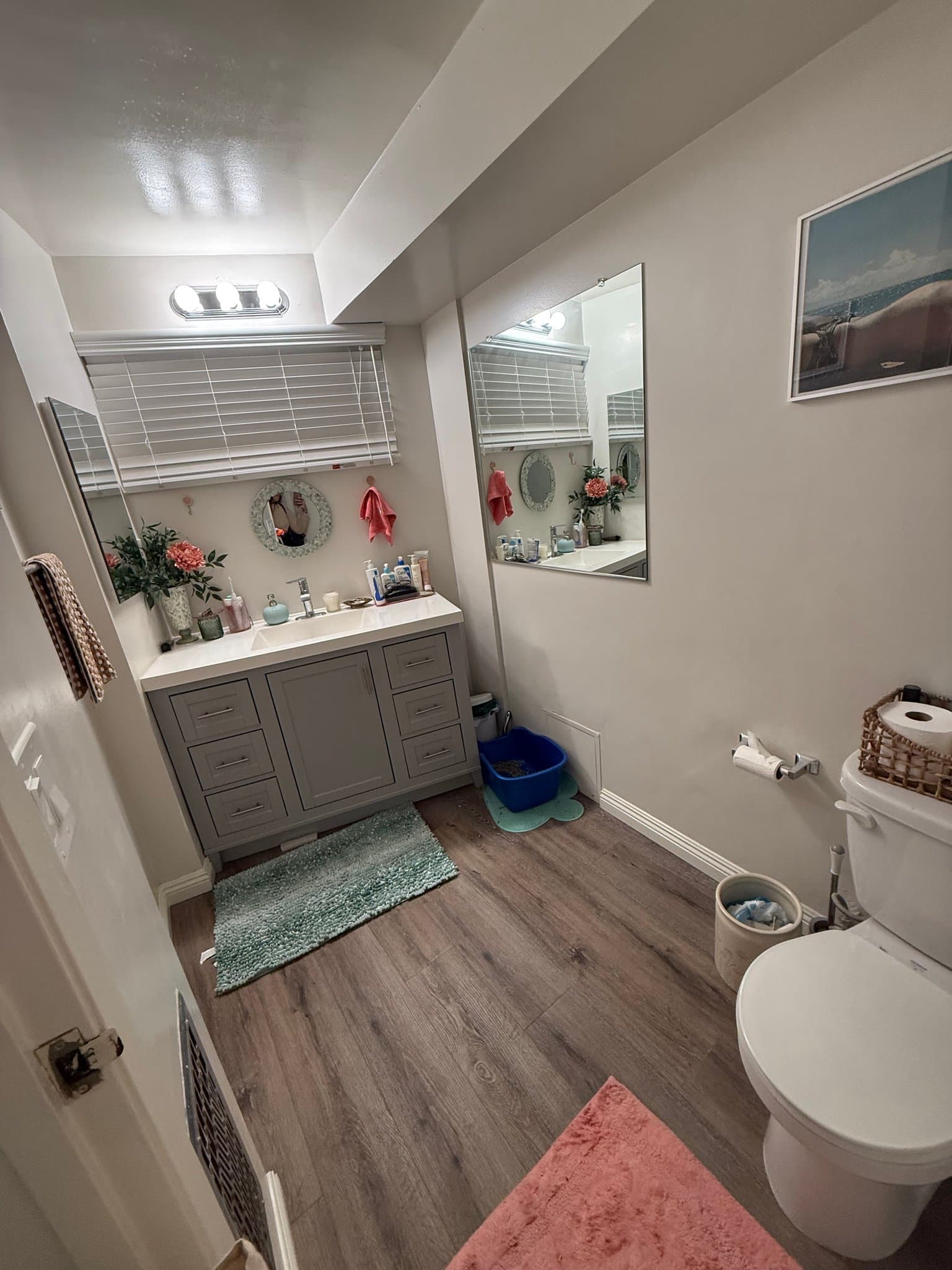Los Angeles Apartment: 7100 Hillside Ave
