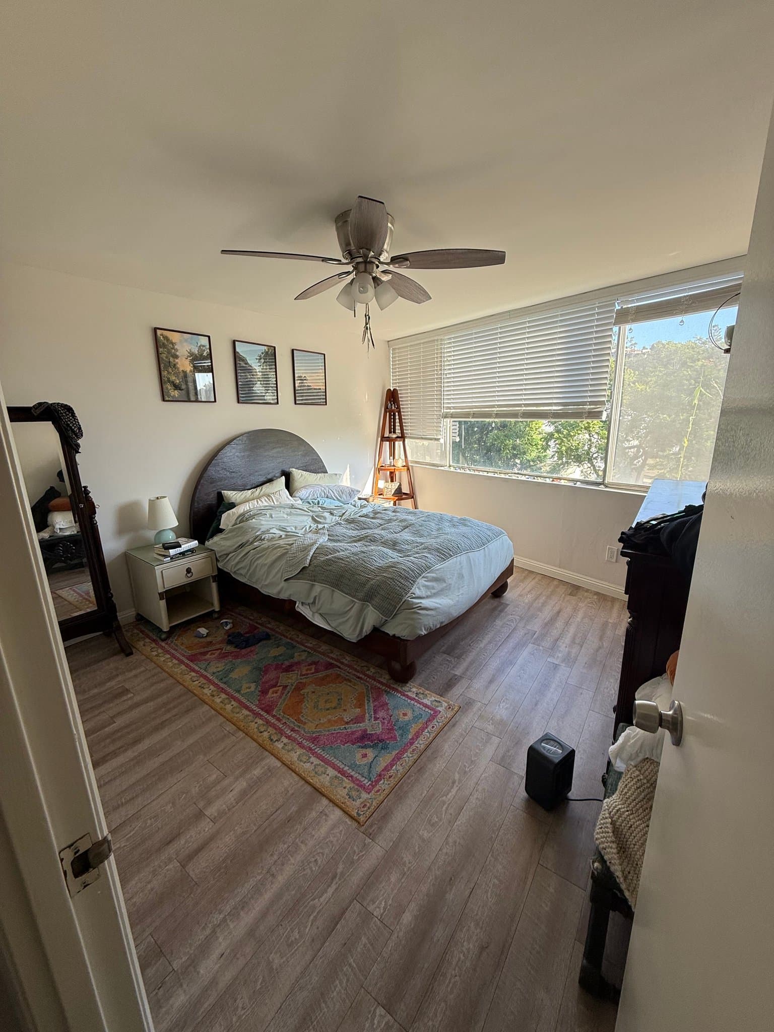 Los Angeles Apartment: 7100 Hillside Ave