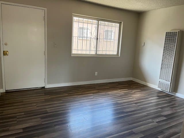 Los Angeles Apartment: 517 W. 84th Street