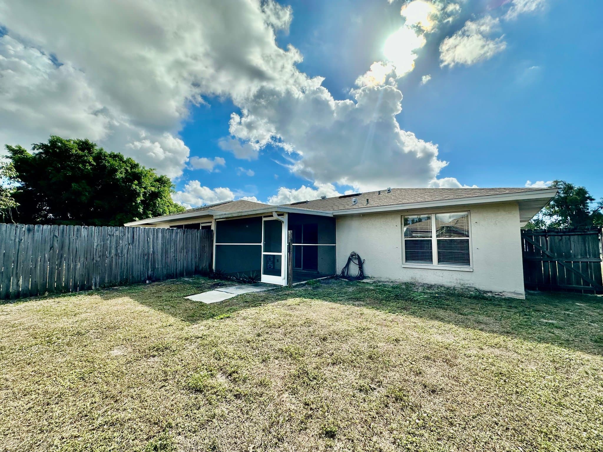 FORT MYERS House: 7433 PEBBLE BEACH RD