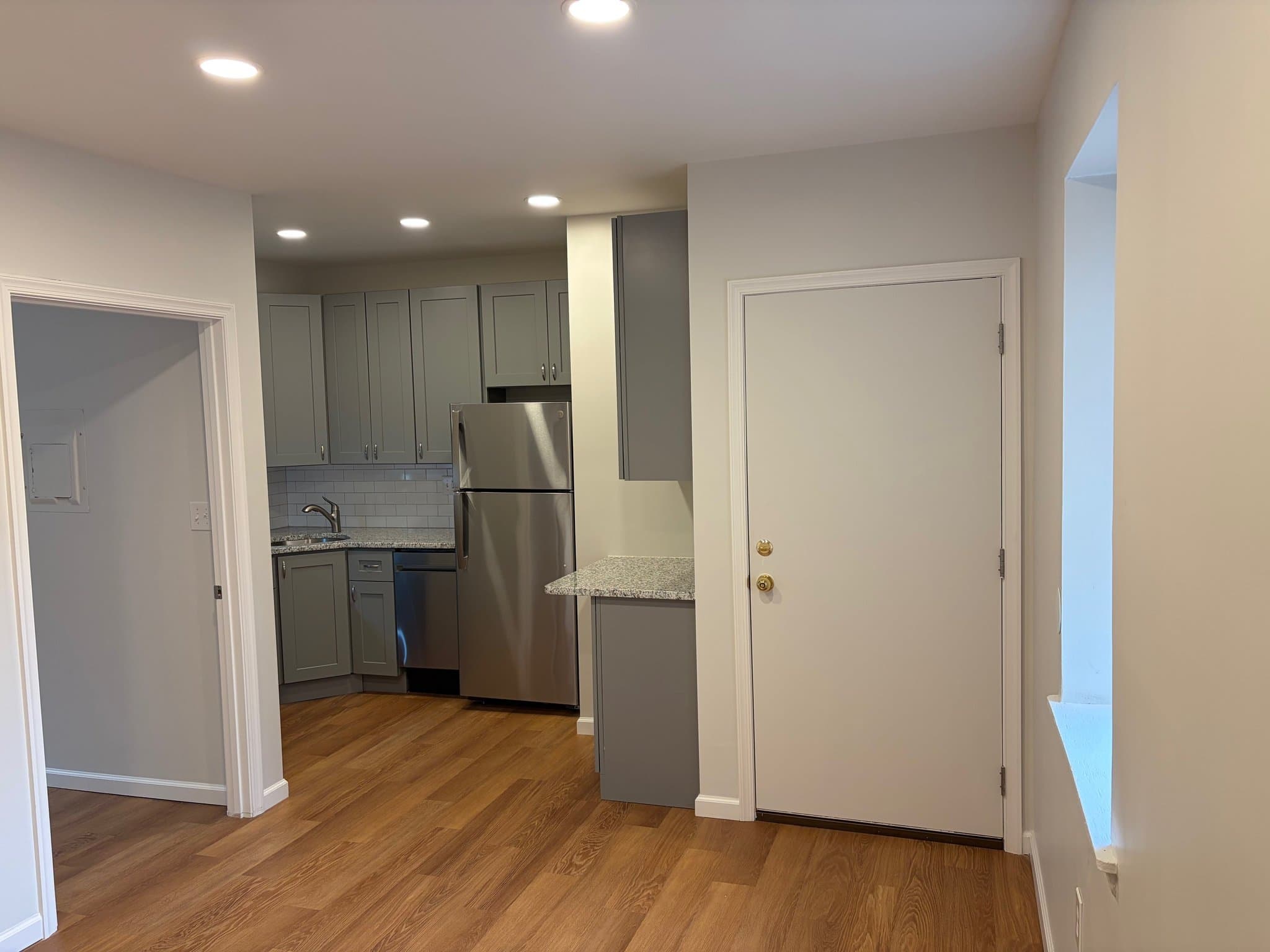 Baltimore Apartment: 15 E Read Street