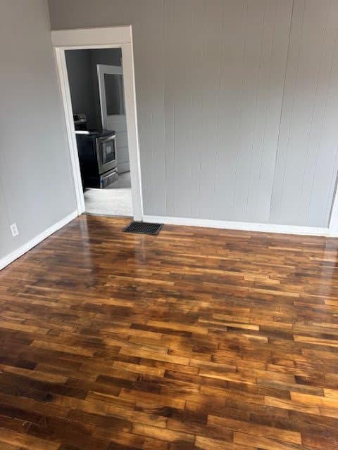 Lansing House: 900 W Willow