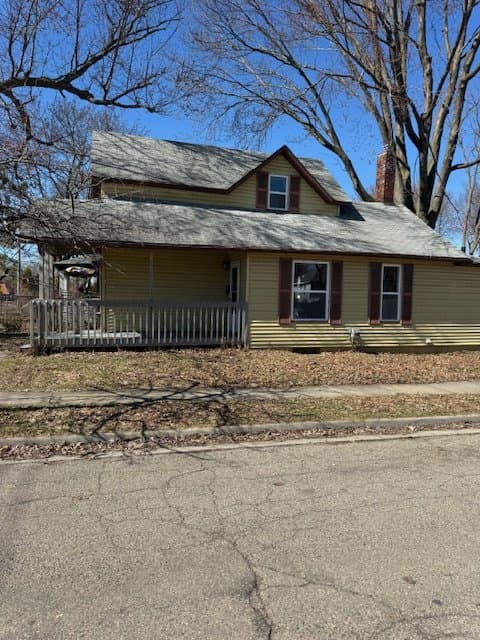 Lansing House: 900 W Willow