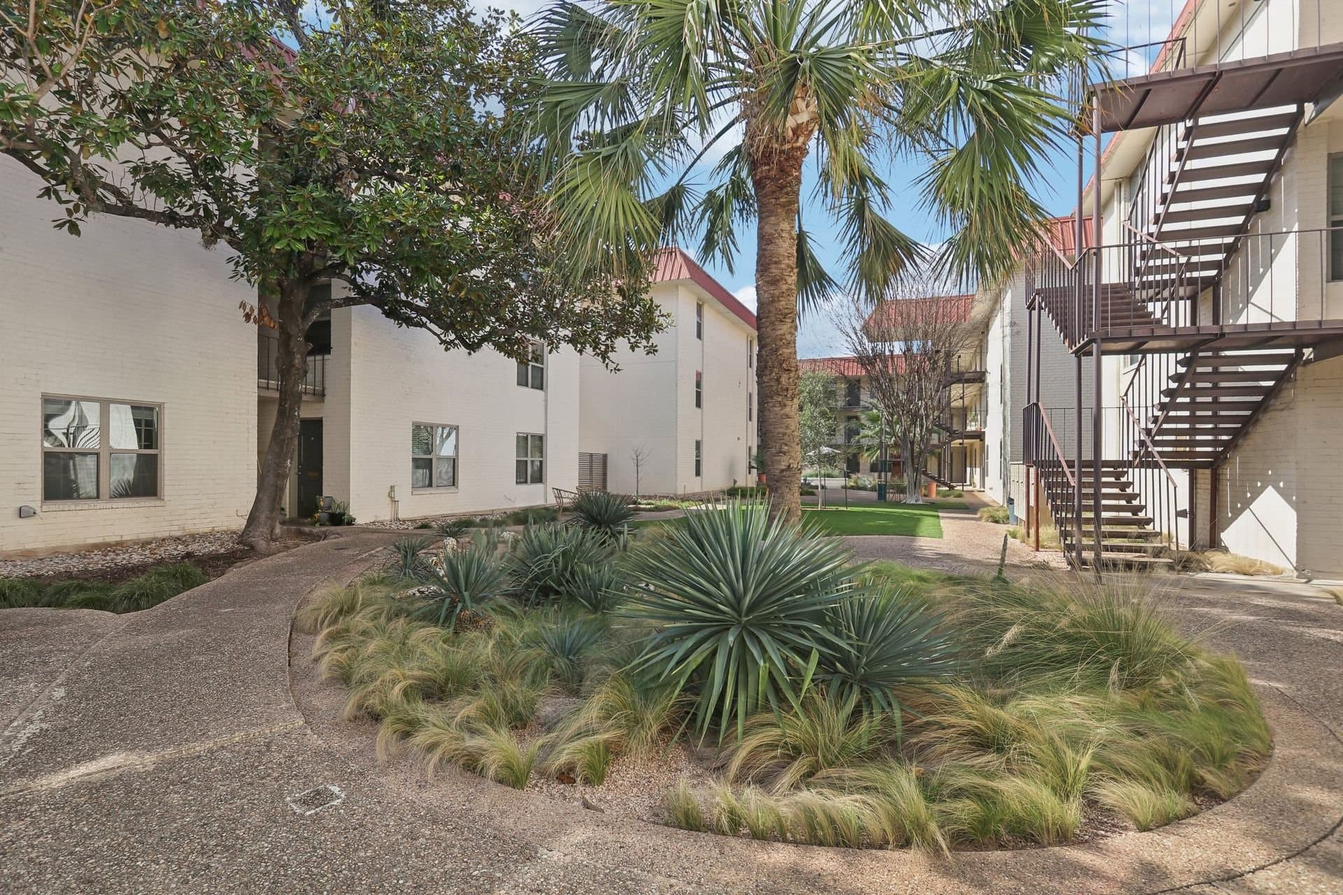 Austin Apartment: 203 W 39th St