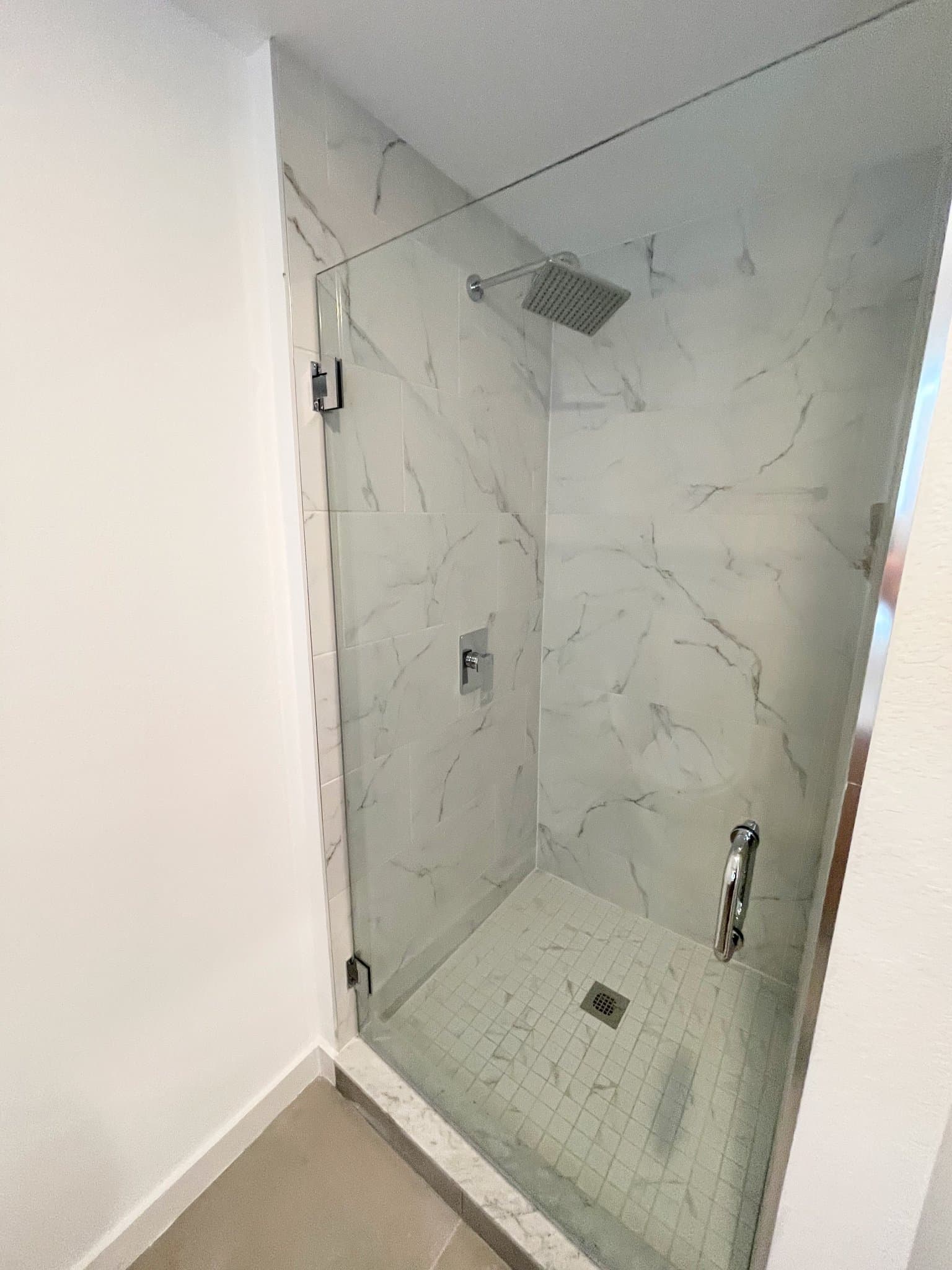 Hollywood Apartment: 1940 Van Buren Street