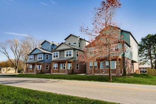 Fayetteville Townhome: 1701 W Deane St
