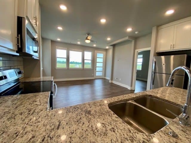 Fayetteville Townhome: 1701 W Deane St