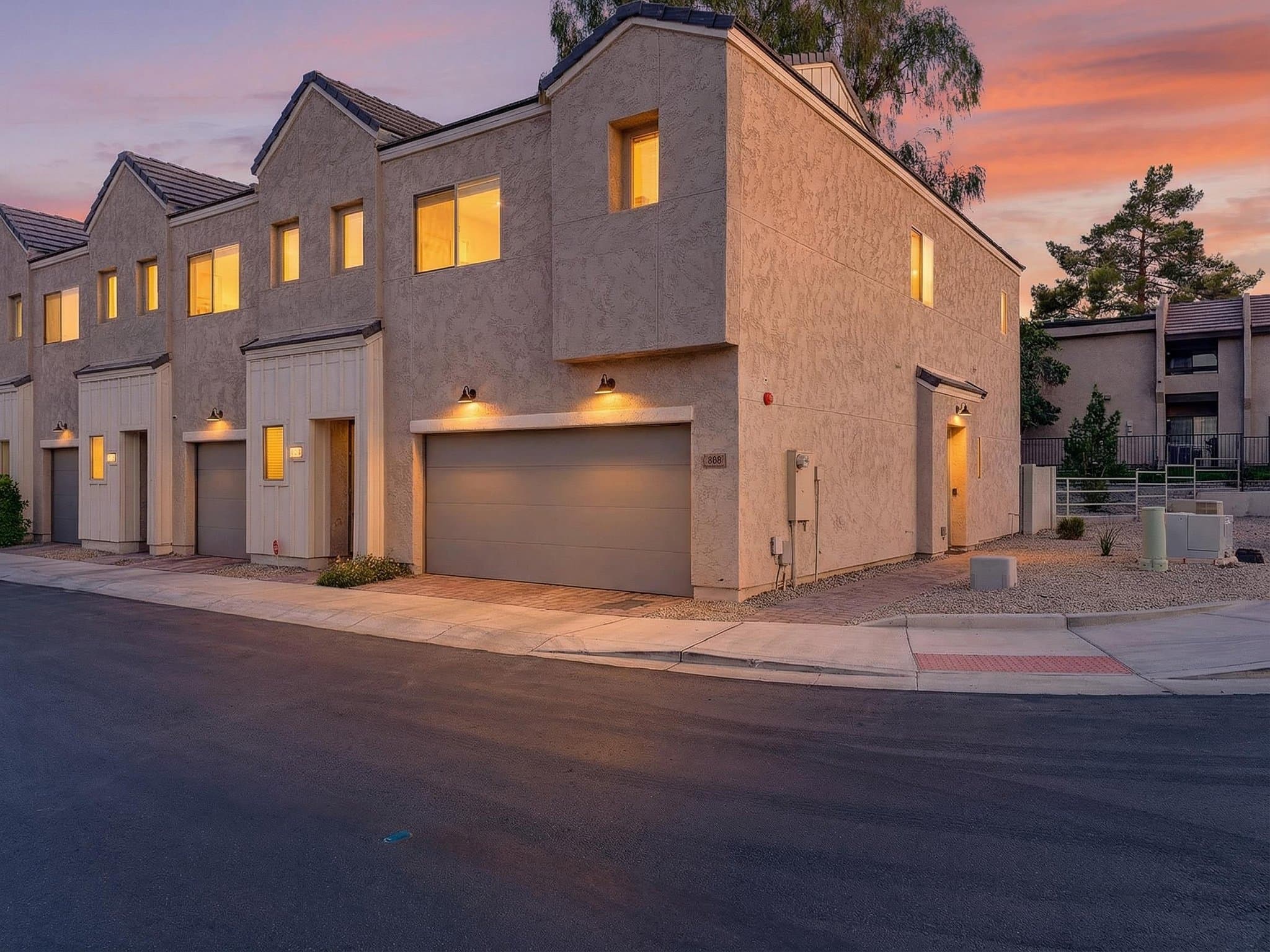 Phoenix Townhome: 8460 N 22nd Dr