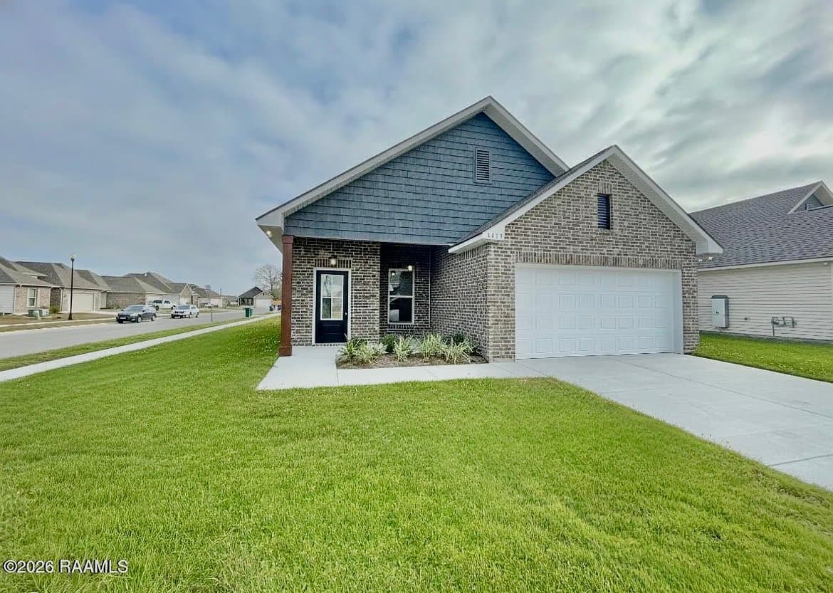 Maurice House: 3413 autumn park drive