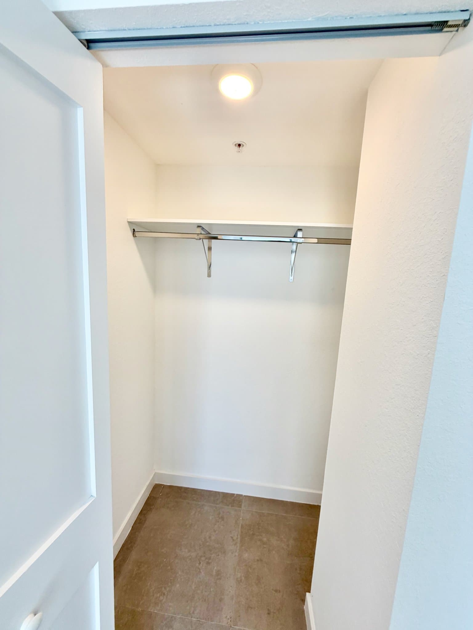Hollywood Apartment: 1940 Van Buren Street