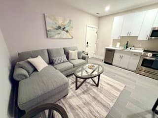 Washington Condo: 824 18th St NE