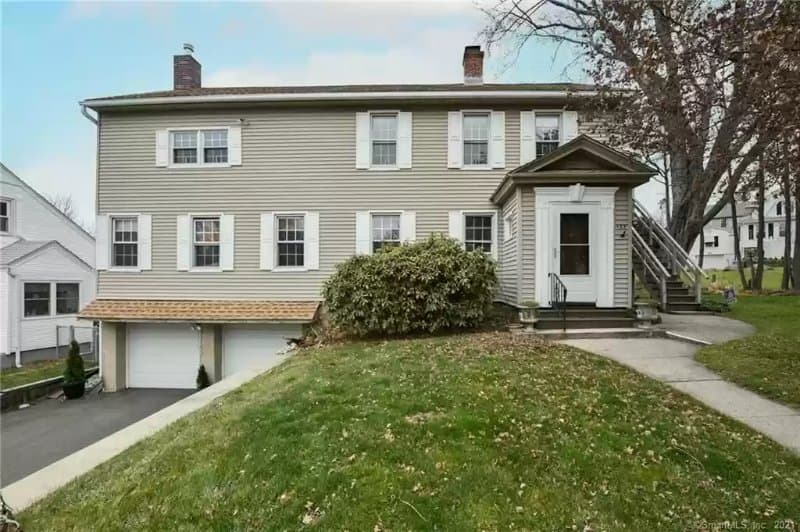 Watertown House: 135 Ball Farm