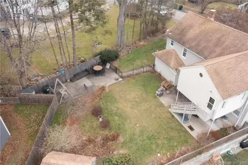 Watertown House: 135 Ball Farm