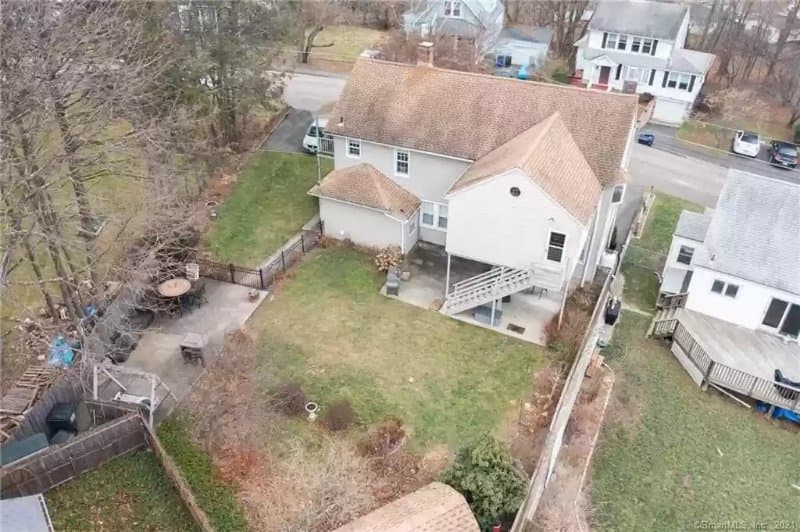 Watertown House: 135 Ball Farm