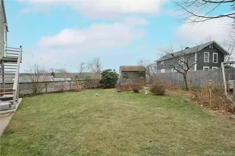 Watertown House: 135 Ball Farm