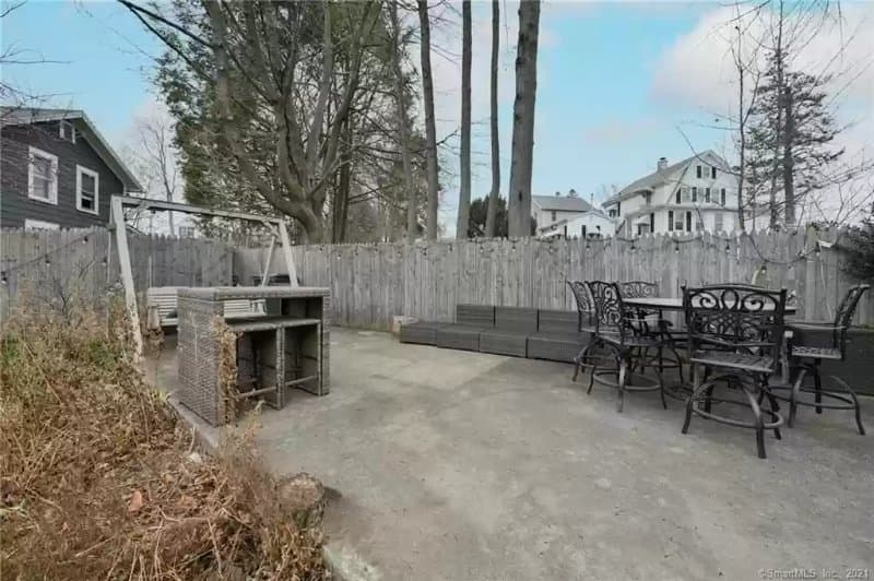 Watertown House: 135 Ball Farm