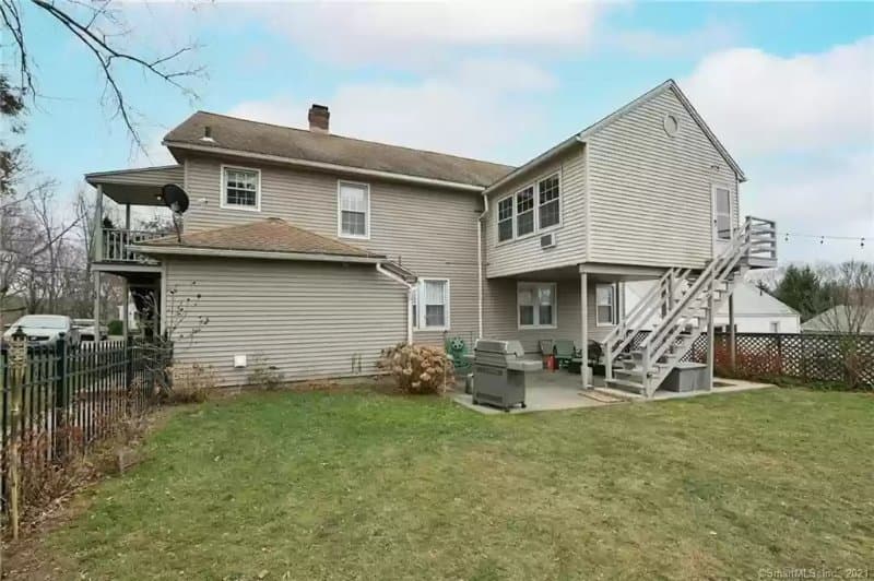 Watertown House: 135 Ball Farm