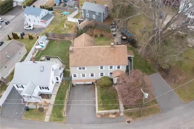 Watertown House: 135 Ball Farm
