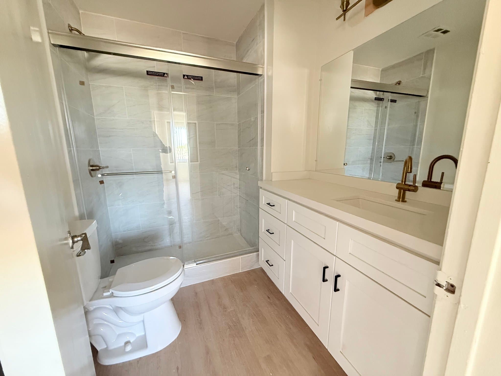 Chatsworth Apartment: 10200 De Soto Ave