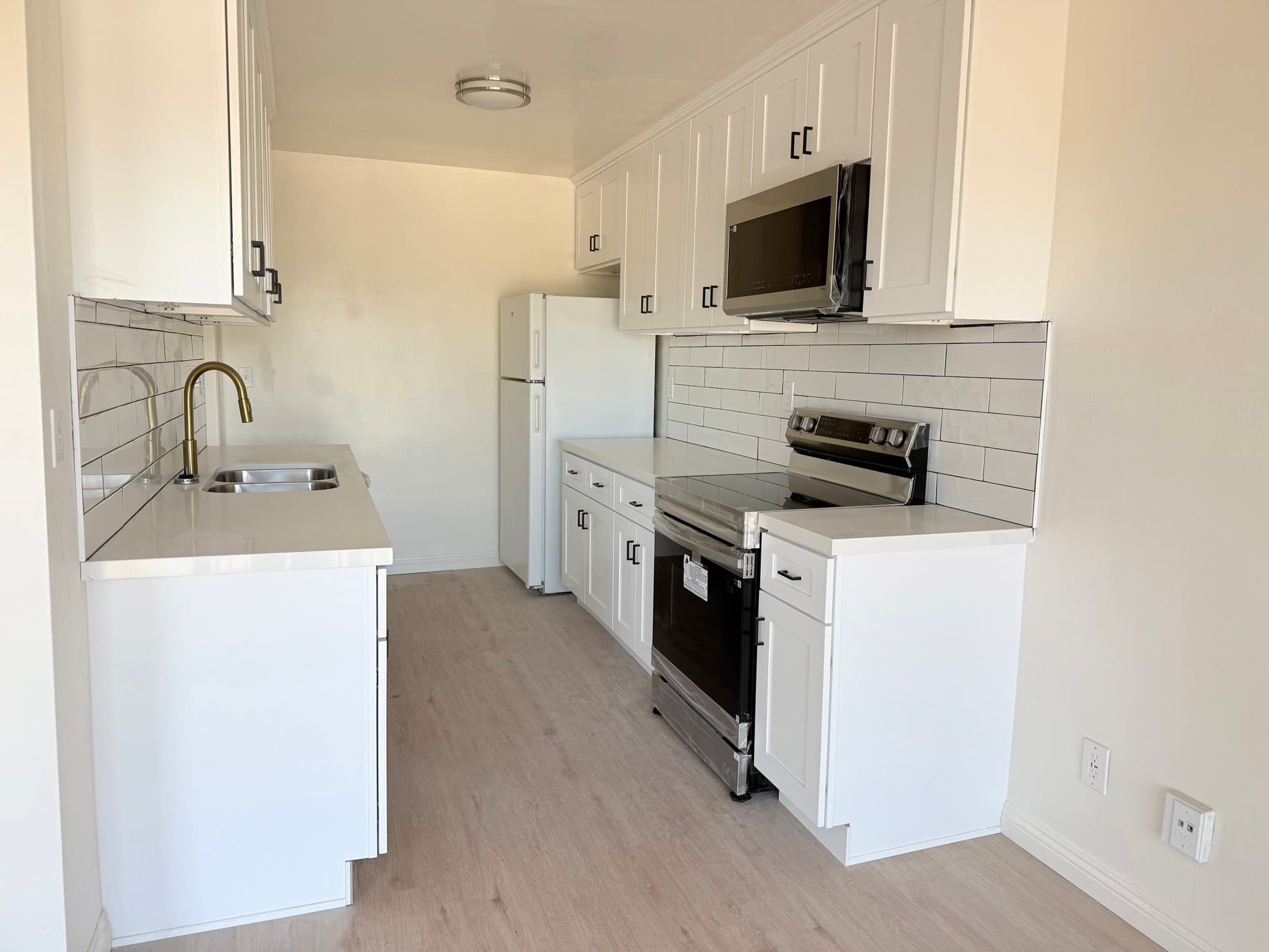 Chatsworth Apartment: 10200 De Soto Ave