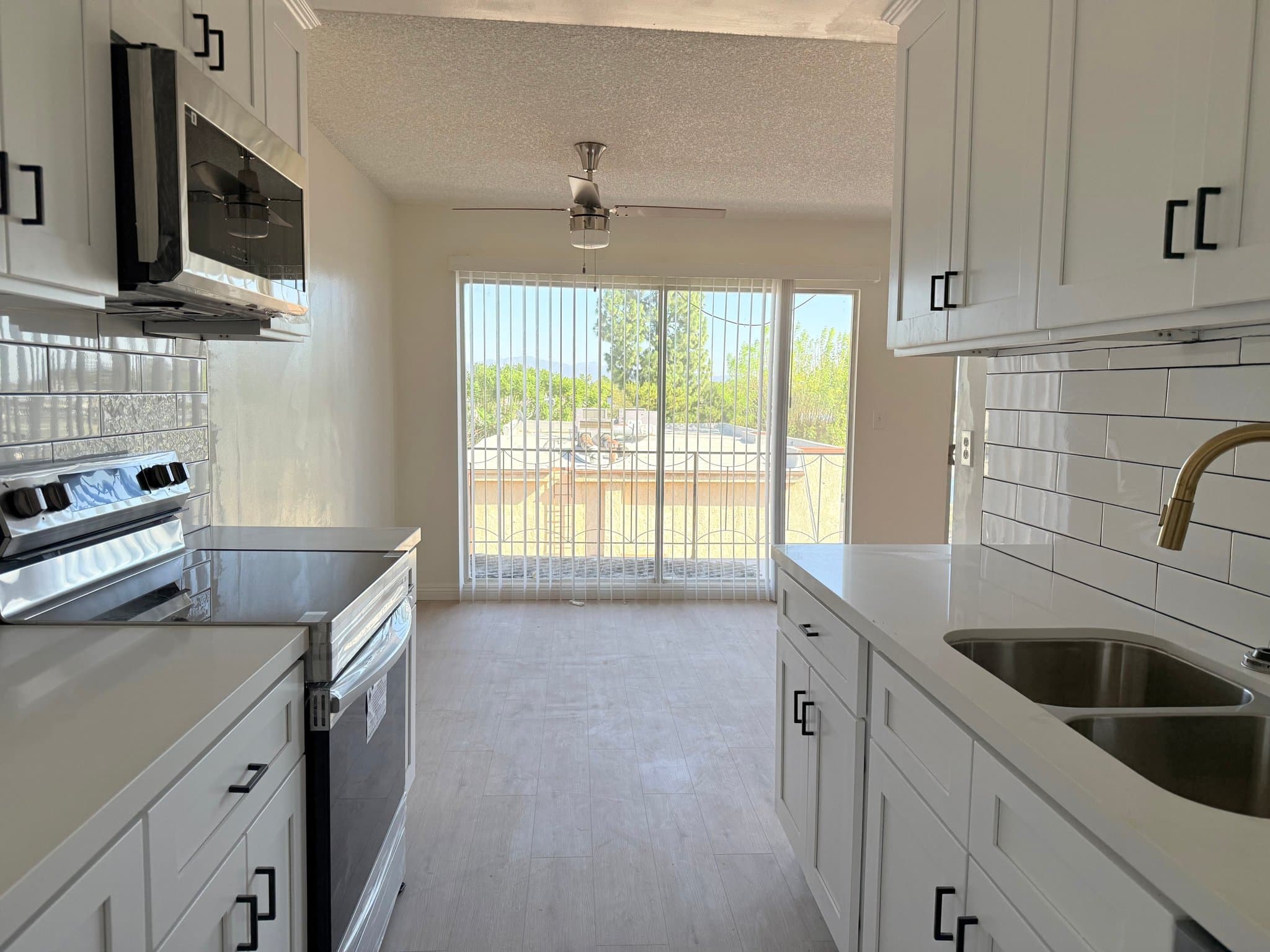 Chatsworth Apartment: 10200 De Soto Ave