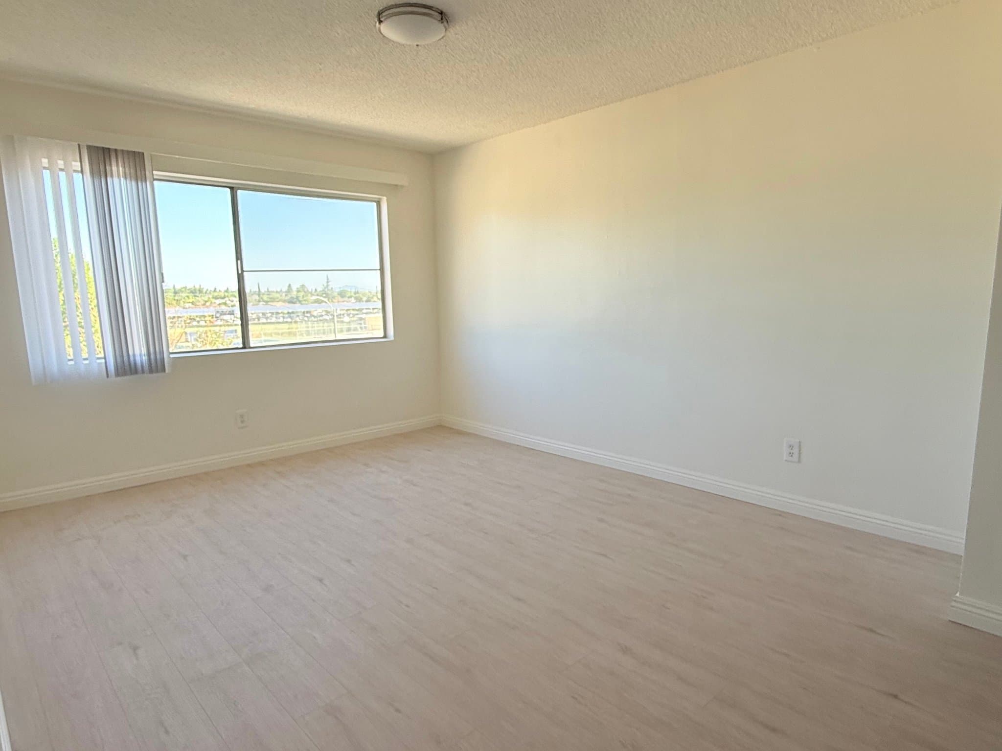 Chatsworth Apartment: 10200 De Soto Ave