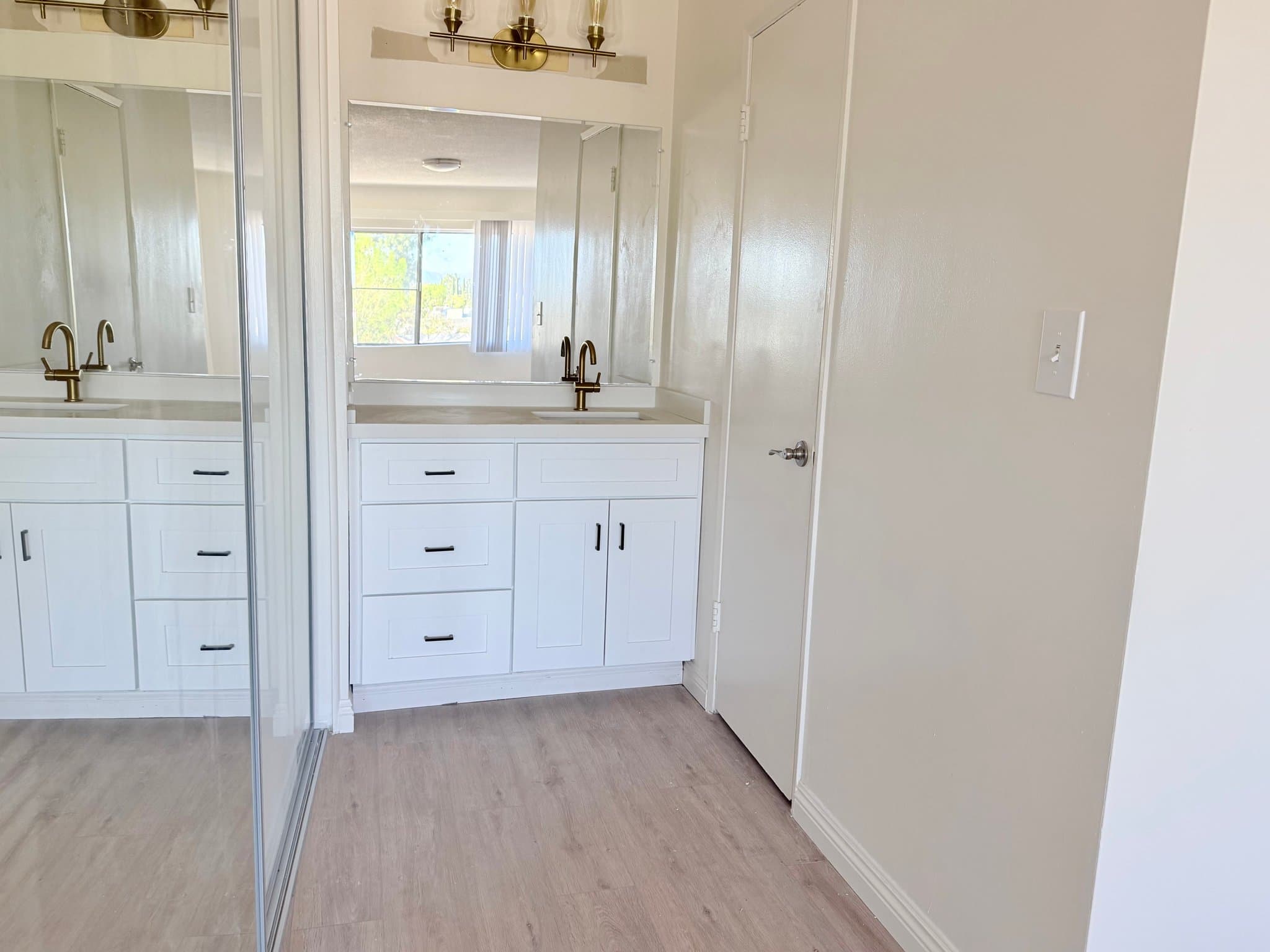 Chatsworth Apartment: 10200 De Soto Ave