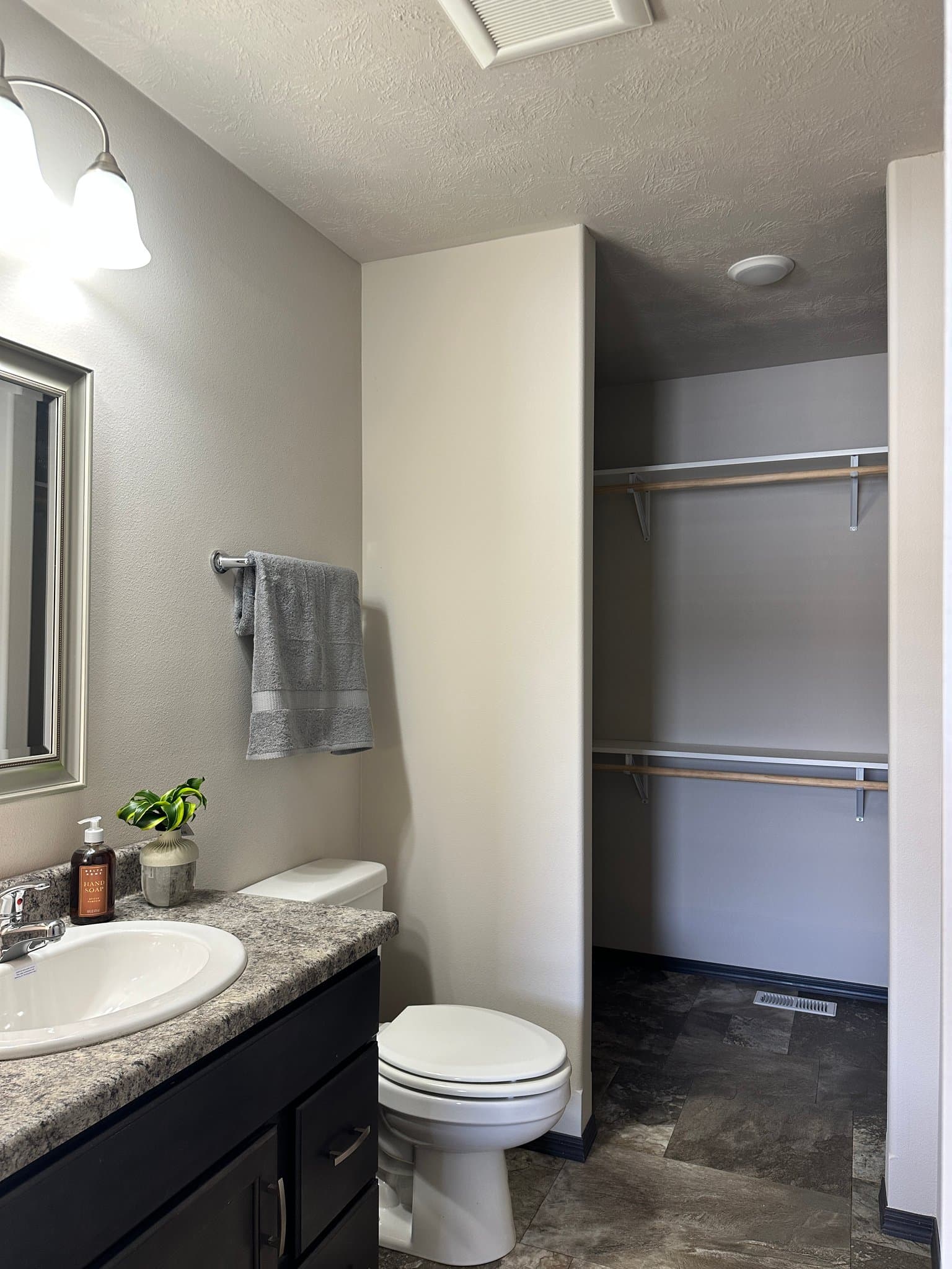 Tea Townhome: 2200 North Main Ave