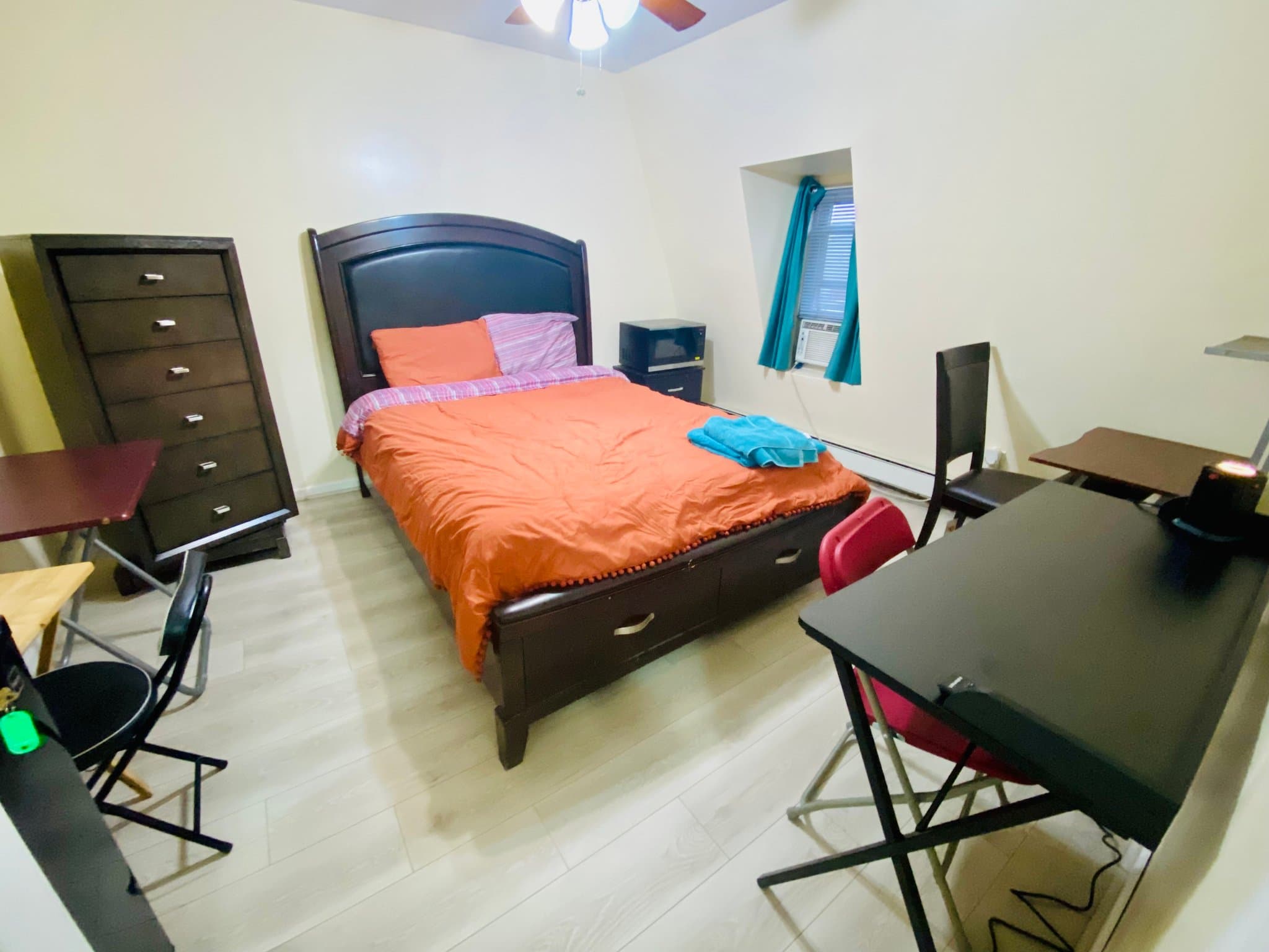 Yonkers Single Room: 20 Vineyard Ave