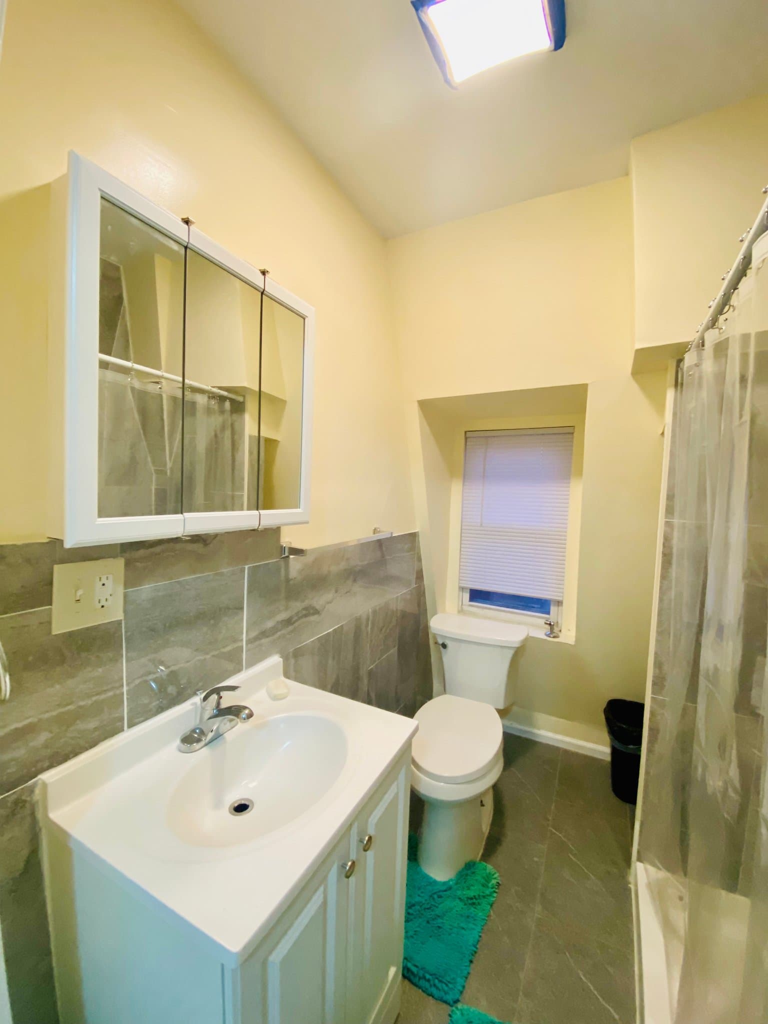 Yonkers Single Room: 20 Vineyard Ave