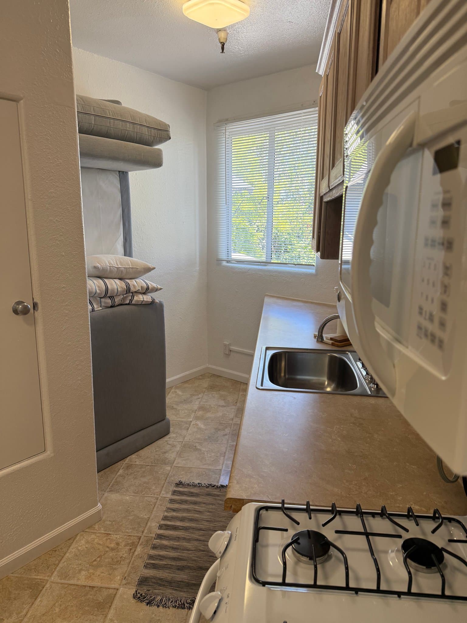Auburn Apartment: 192 Lubeck Rd