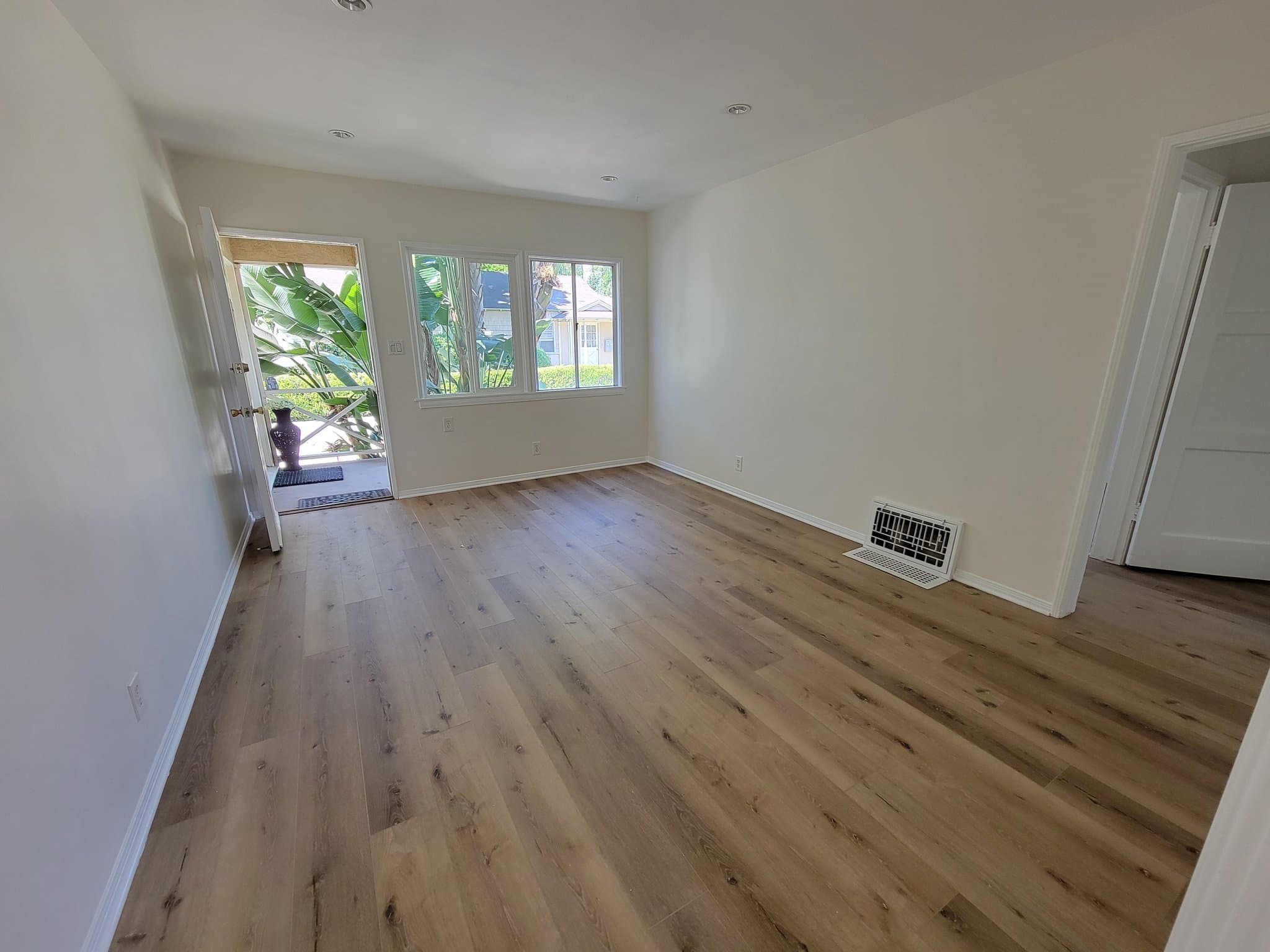 Van Nuys Multiplex: 13626 1/2 Leadwell St