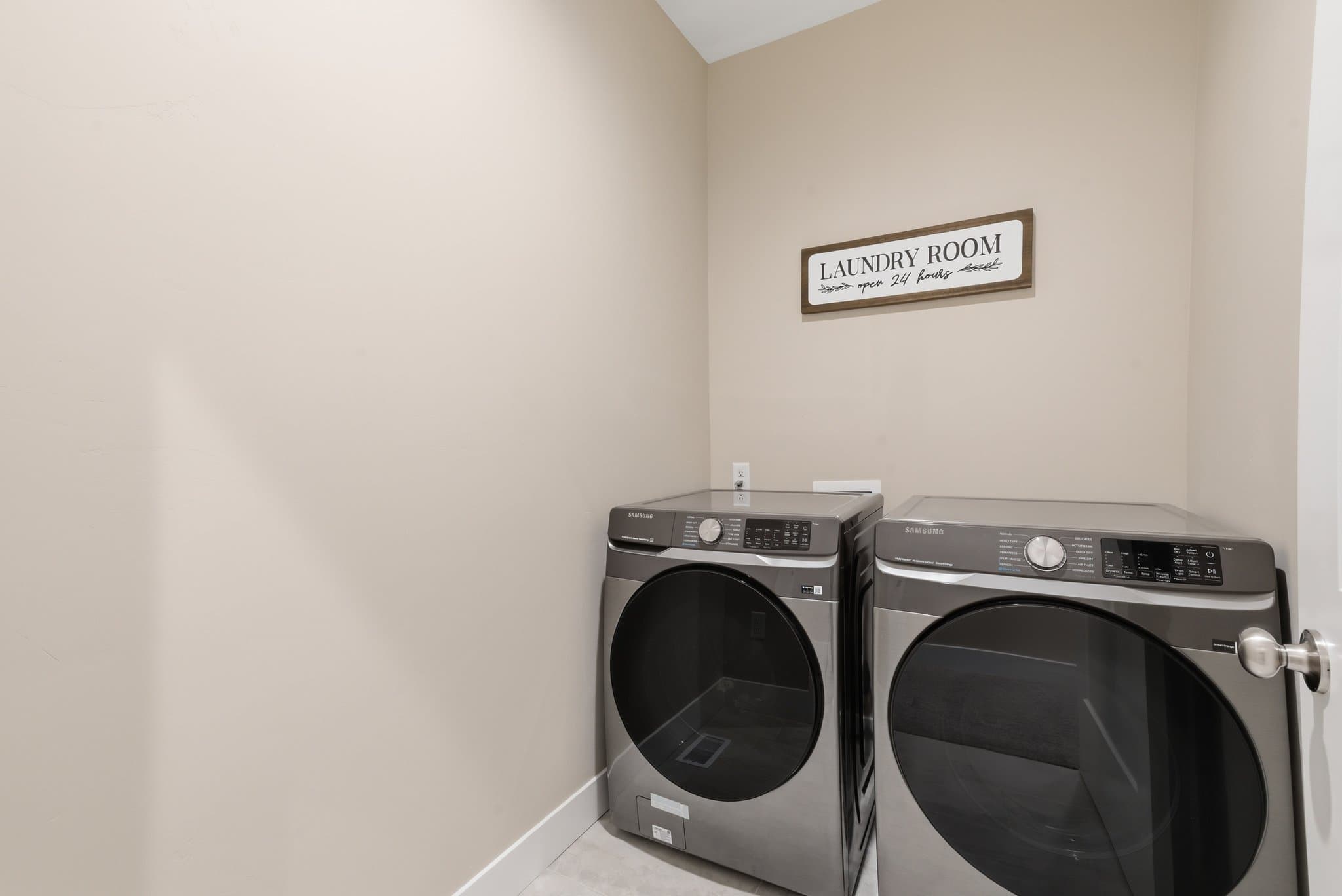 Millcreek Townhome: 1562 e 3900 s
