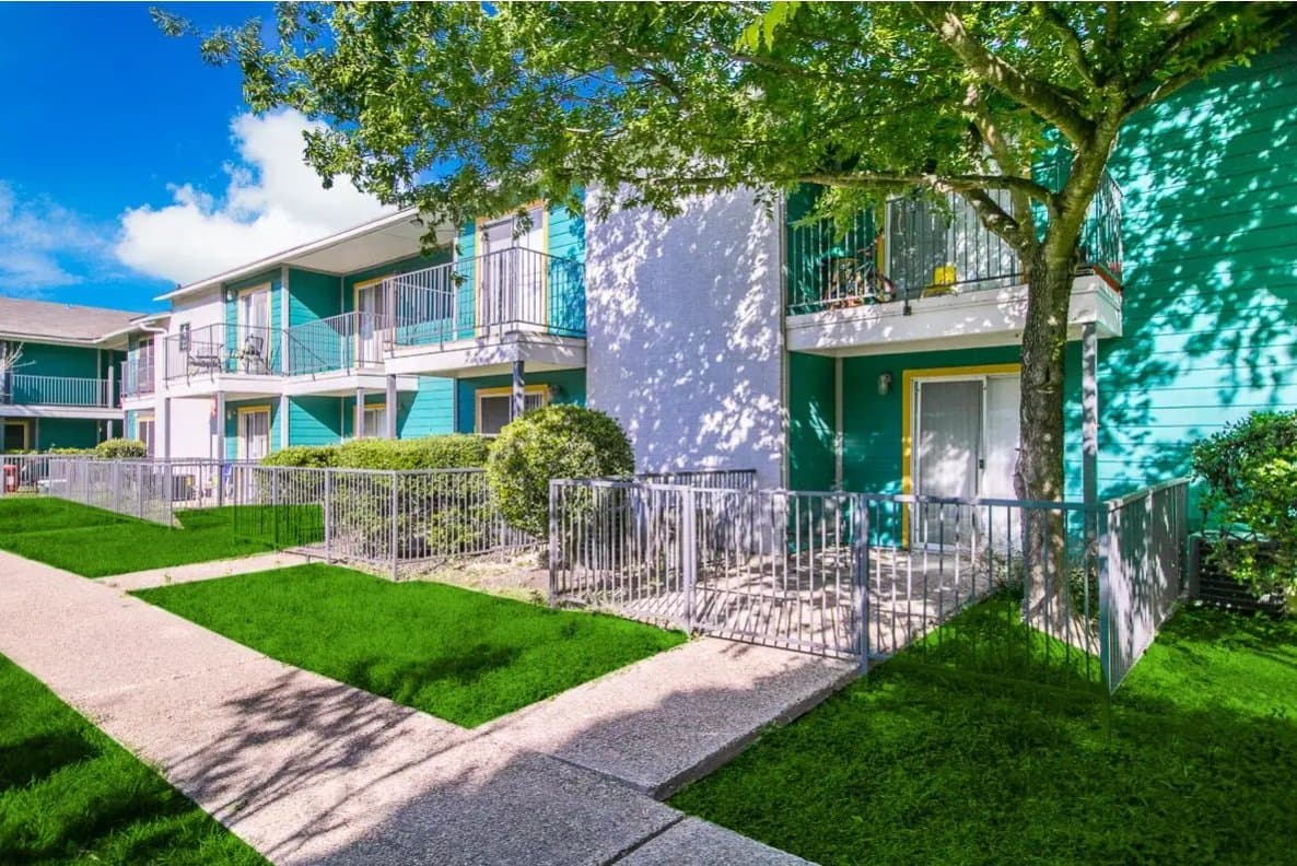 austin Apartment: 2101 w anderson ln