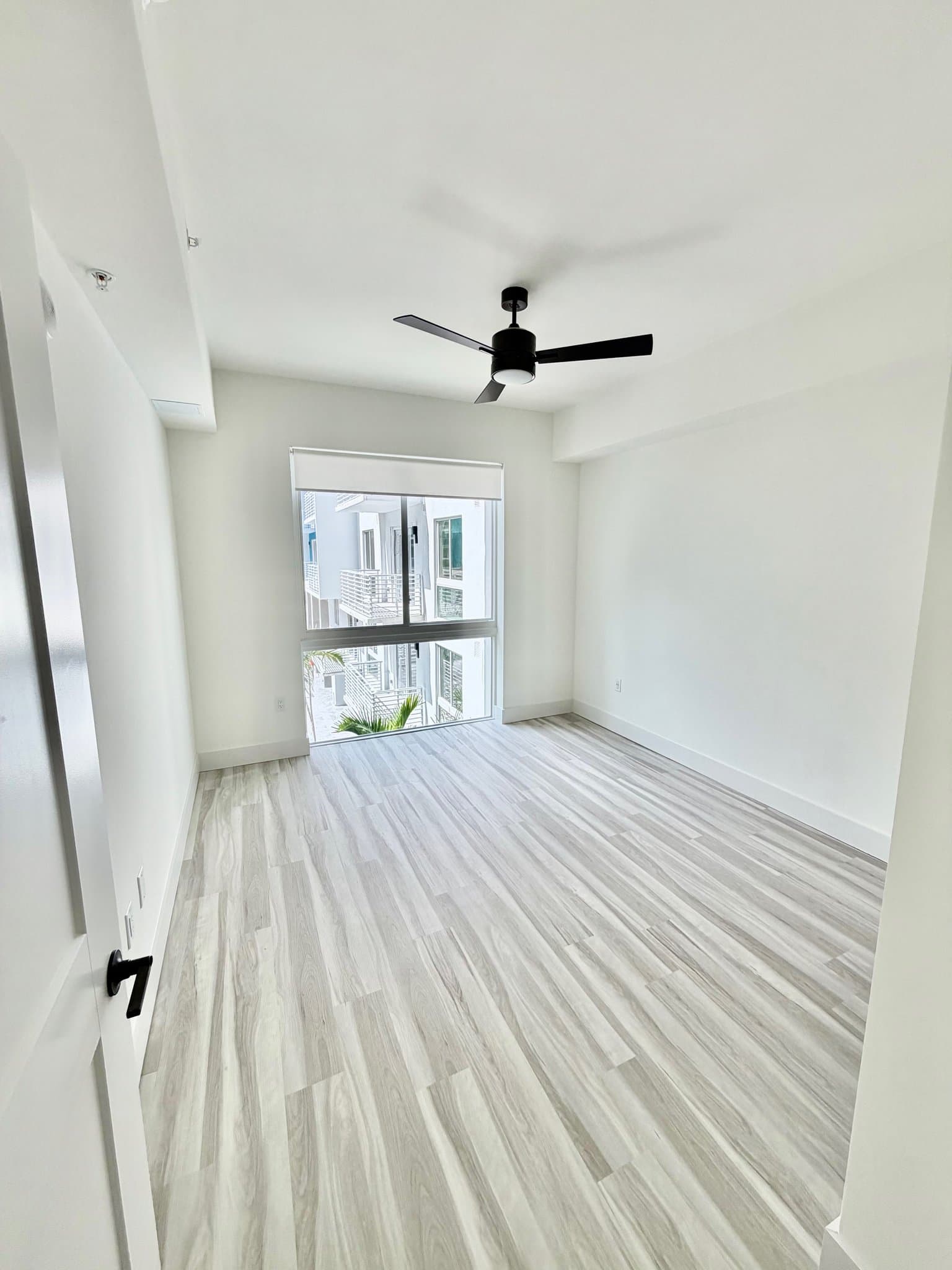 Miami Apartment: 18631 NE 25th Pl