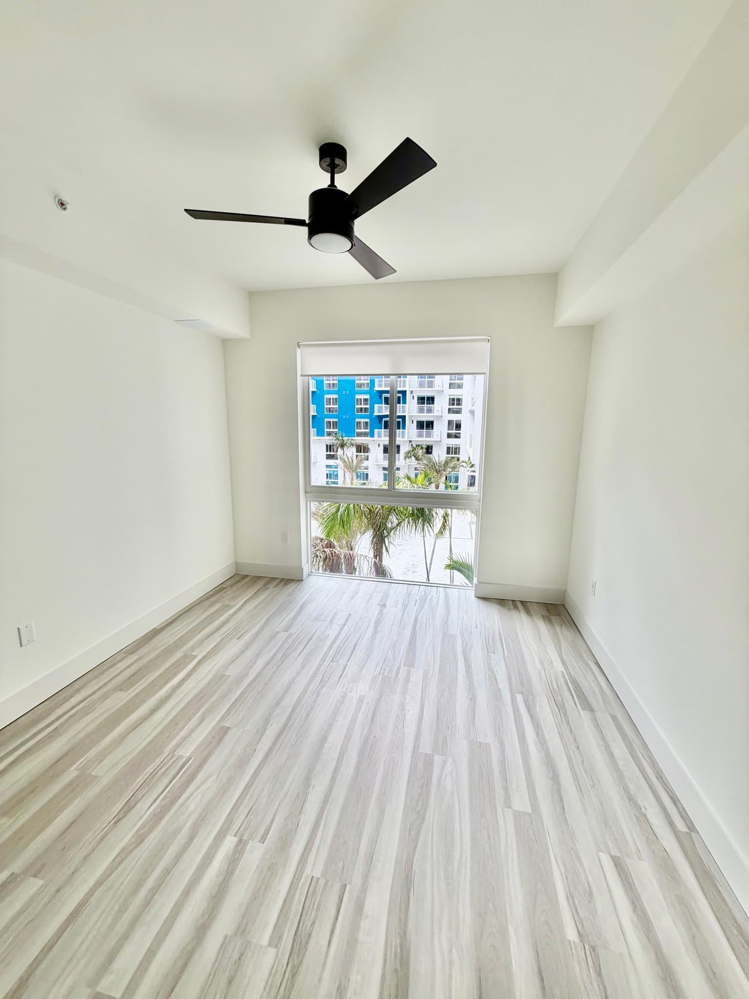 Miami Apartment: 18631 NE 25th Pl